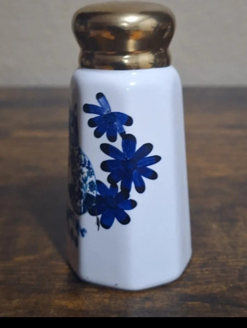 Cute One Hundred 80 Degrees Cats & Dogs Salt & Pepper Shakers Blue & White Gold